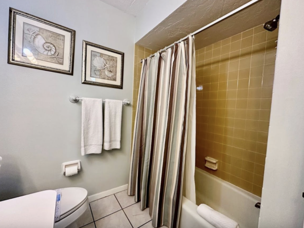 Holmes Beach Vacation end Unit Rental with Gulf View
